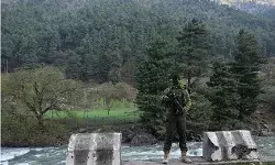 पहलगाम नरसंहार के बाद सेना का बड़ा एक्शन- दो आतंकवादी ढेर पहलगाम नरसंहार के बाद सेना का बड़ा एक्शन- दो आतंकवादी ढेर