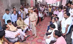 ई रिक्शा चालक की हत्या- परिवार से मिले मंत्री- परिवार को मिलेगी.. ई रिक्शा चालक की हत्या- परिवार से मिले मंत्री- परिवार को मिलेगी..