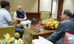 बड़े एक्शन की तैयारी- वतन लौटे पीएम मोदी ने एयरपोर्ट पर ही की आपात बैठक बड़े एक्शन की तैयारी- वतन लौटे पीएम मोदी ने एयरपोर्ट पर ही की आपात बैठक