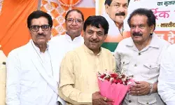 आवास पर पहुंचे केंद्रीय मंत्री का मंत्री कपिल देव ने किया स्वागत आवास पर पहुंचे केंद्रीय मंत्री का मंत्री कपिल देव ने किया स्वागत