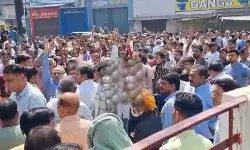 पहलगाम हमला- खतौली बंद- गुस्साए कारोबारियों ने निकाला जुलूस