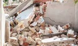 मकान की छत ढहने से दो बच्चों की हुई मौत- मची अफरा तफरी मकान की छत ढहने से दो बच्चों की हुई मौत- मची अफरा तफरी