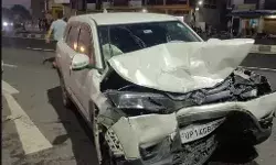 फ्लाईओवर के पास पलटी कार से टकराई दो अन्य गाड़ियां- 6 लोग हुए.. फ्लाईओवर के पास पलटी कार से टकराई दो अन्य गाड़ियां- 6 लोग हुए..