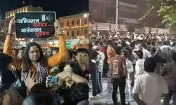 आधी रात को बवाल- मस्जिद के बाहर नारेबाजी- दूसरा पक्ष भी डटा सामने आधी रात को बवाल- मस्जिद के बाहर नारेबाजी- दूसरा पक्ष भी डटा सामने