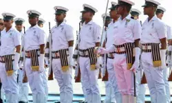 अग्निवीर भर्ती में वसूली- नेवी के तीन ऑफिसर गिरफ्तार अग्निवीर भर्ती में वसूली- नेवी के तीन ऑफिसर गिरफ्तार