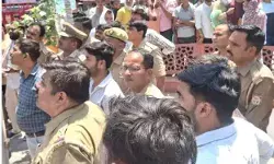 पुलिस की पिटाई से आहत युवक का आत्मदाह का प्रयास- अंबेडकर प्रतिमा.. पुलिस की पिटाई से आहत युवक का आत्मदाह का प्रयास- अंबेडकर प्रतिमा..