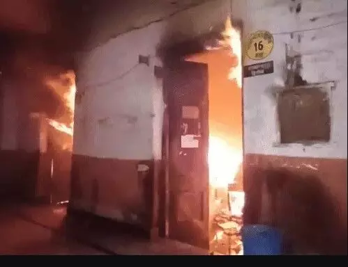 शिक्षा निदेशालय में आग- एडेड स्कूलों की हजारों फ़ाइलें हुई खाक शिक्षा निदेशालय में आग- एडेड स्कूलों की हजारों फ़ाइलें हुई खाक