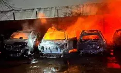 टोयोटा शोरूम में आग- कई गाड़ियां जलकर हो गई खाक- जनहानि...