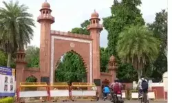 AMU में फिर बवाल- स्कूटी और कार टकराने के विवाद में चली गोली AMU में फिर बवाल- स्कूटी और कार टकराने के विवाद में चली गोली