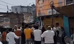 बाजार बंद के ऐलान में शामिल नहीं होने वाले दुकानदार की कुटाई बाजार बंद के ऐलान में शामिल नहीं होने वाले दुकानदार की कुटाई