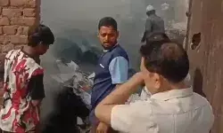 स्क्रैप गोदाम में लगी आग- भीतर सो रहे मलिक ने भागकर बचाई जान स्क्रैप गोदाम में लगी आग- भीतर सो रहे मलिक ने भागकर बचाई जान