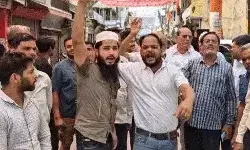 पहलगाम हमले के विरोध में बाजार बंद- प्रदर्शन कर रहे लोग- मुस्लिम भी... पहलगाम हमले के विरोध में बाजार बंद- प्रदर्शन कर रहे लोग- मुस्लिम भी...