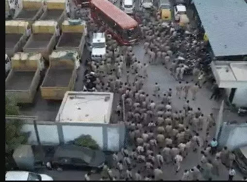 बांग्लादेशी घुसपैठियों के अवैध निर्माण पर एक्शन- बुलडोजरों की फौज..