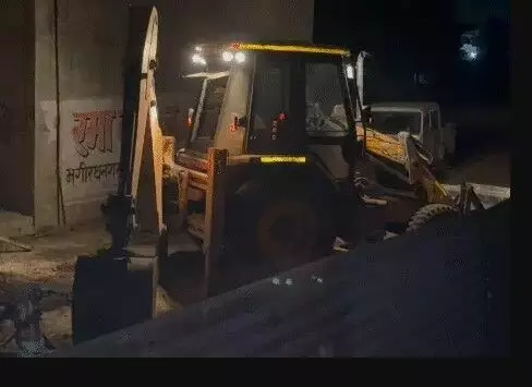 भरभराकर गिरा निर्माणाधीन ओवर ब्रिज का हिस्सा- मलबे में सात मजदूर.. भरभराकर गिरा निर्माणाधीन ओवर ब्रिज का हिस्सा- मलबे में सात मजदूर..