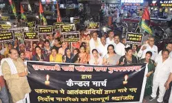 कैंडल मार्च निकाल पहलगाम आतंकी हमले के शहीदों को दी सपा ने श्रद्धांजलि