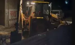 भरभराकर गिरा निर्माणाधीन ओवर ब्रिज का हिस्सा- मलबे में सात मजदूर..