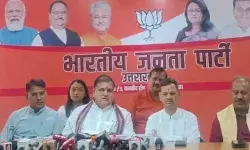 भाजपा अध्यक्ष ने प्रेस कॉन्फ्रेंस कर कांग्रेस पर लगाया चार धाम.... भाजपा अध्यक्ष ने प्रेस कॉन्फ्रेंस कर कांग्रेस पर लगाया चार धाम....