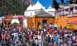 खुले गंगोत्री धाम के कपाट- धाम पहुंचकर सीएम ने किये मां गंगा के दर्शन