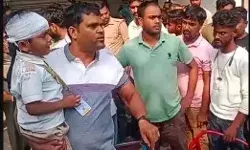 नौनिहालों पर आफत- बच्चों को लेकर जा रही तेज रफ्तार वैन पलटी नौनिहालों पर आफत- बच्चों को लेकर जा रही तेज रफ्तार वैन पलटी