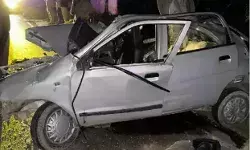 सड़क किनारे खड़ी ट्रैक्टर ट्राली में घुसी कार- उडे परखच्चे- तीन.... सड़क किनारे खड़ी ट्रैक्टर ट्राली में घुसी कार- उडे परखच्चे- तीन....