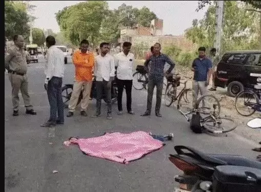स्कूल बस ने स्टूडेंट कुचला- मौत के बाद बवाल- सड़क पर जाम- बस में.... स्कूल बस ने स्टूडेंट कुचला- मौत के बाद बवाल- सड़क पर जाम- बस में....