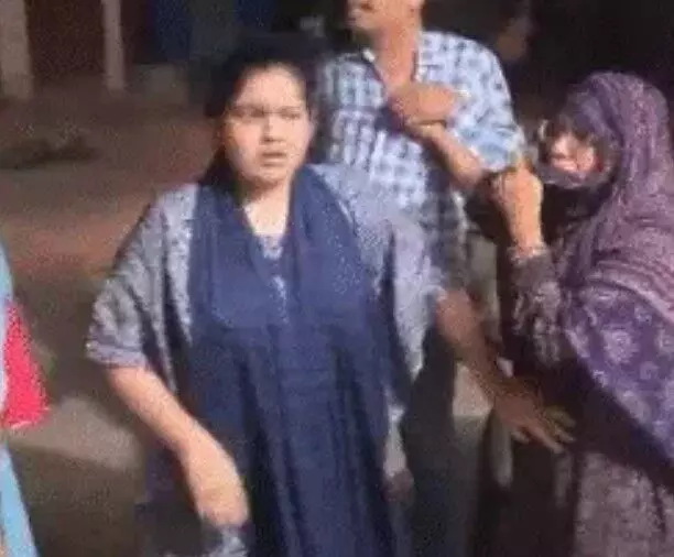 महिलाओं ने STF के उड़ाये छक्के- धक्का मुक्की कर बदमाश को छुड़ाया