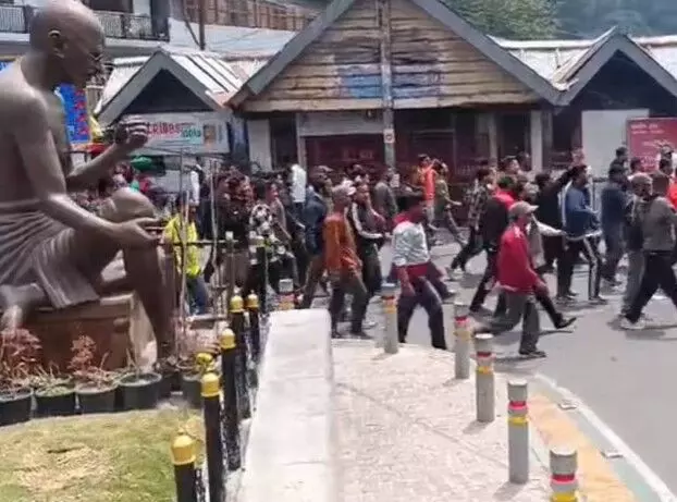 बच्ची से रेप- रात से बवाल जारी- विरोध में स्कूल कॉलेज और बाजार बंद बच्ची से रेप- रात से बवाल जारी- विरोध में स्कूल कॉलेज और बाजार बंद