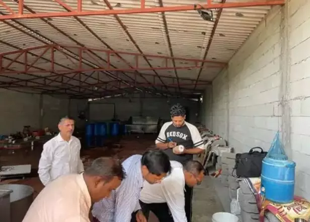खेतों के बीच चलती मिली अवैध पनीर फैक्ट्री- 16 क्विंटल मिलावटी पनीर..