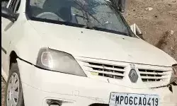 डिवाइड से टकराई कार के उड़े परखच्चे- कई लोगों की मौके पर मौत- शादी... डिवाइड से टकराई कार के उड़े परखच्चे- कई लोगों की मौके पर मौत- शादी...