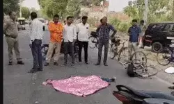 स्कूल बस ने स्टूडेंट कुचला- मौत के बाद बवाल- सड़क पर जाम- बस में.... स्कूल बस ने स्टूडेंट कुचला- मौत के बाद बवाल- सड़क पर जाम- बस में....