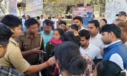 नाबालिग के यौन शोषण के मामले में भारी हंगामा, कोतवाली का घेराव