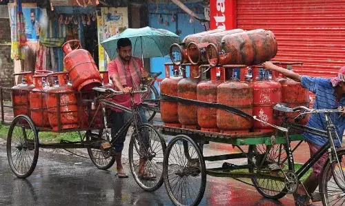 गैस सिलेंडर के दामों में कटौती- आज से ही लागू हुई नई कीमतें