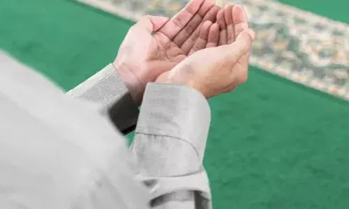 4 मुस्लिम स्टूडेंट के साथ अन्य 155 को भी पढ़वा दी नमाज- प्रोफेसर....