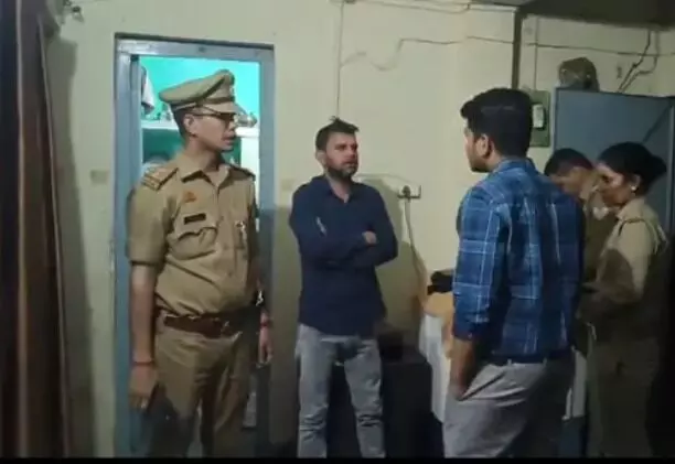 घरेलू विवाद में महिला सपा नेता ने फांसी लगाकर किया सुसाइड घरेलू विवाद में महिला सपा नेता ने फांसी लगाकर किया सुसाइड