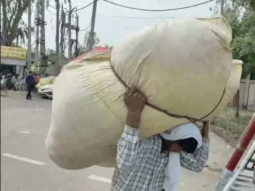 बॉर्डर पर फंसे नागरिकों के लिए पाक ने खोला गेट- वापस लौटे पाक नागरिक बॉर्डर पर फंसे नागरिकों के लिए पाक ने खोला गेट- वापस लौटे पाक नागरिक