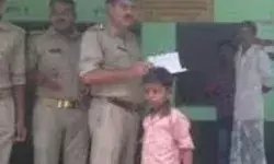 घर जाने की जल्दी में छात्र को कमरे में ही बंद कर चले गए शिक्षक घर जाने की जल्दी में छात्र को कमरे में ही बंद कर चले गए शिक्षक