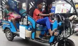 CM के अभियान में नाबालिगों के हाथों से छुड़वाई गई ई रिक्शा की कमान