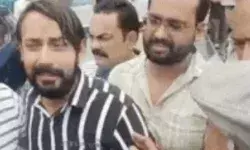 गन पॉइंट पर दिन दहाड़े ज्वेलरी शोरूम में लूट- विरोध पर ज्वेलर्स का... गन पॉइंट पर दिन दहाड़े ज्वेलरी शोरूम में लूट- विरोध पर ज्वेलर्स का...