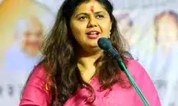 महिला मंत्री को भेजें अश्लील मैसेज एवं कॉल कर किया परेशान