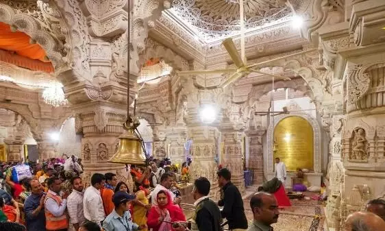 राम मंदिर में पूछताछ किए जाने पर पुलिस से भिड़ी मुस्लिम महिला- ली गई.. राम मंदिर में पूछताछ किए जाने पर पुलिस से भिड़ी मुस्लिम महिला- ली गई..