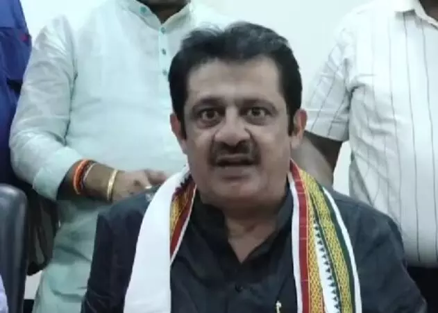बोले मंत्री जमीर- पाक के लिए मैं अकेला ही काफी- बस मुझे आत्मघाती बम.. बोले मंत्री जमीर- पाक के लिए मैं अकेला ही काफी- बस मुझे आत्मघाती बम..