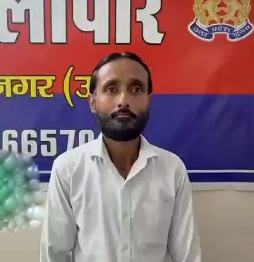 जिस व्यक्ति का हाथ लगने से गिरी थी राकेश टिकैत की पगड़ी उसने मांगी माफी जिस व्यक्ति का हाथ लगने से गिरी थी राकेश टिकैत की पगड़ी उसने मांगी माफी