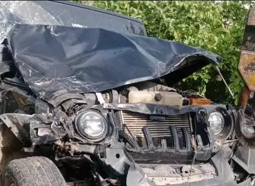 थार एवं टेंपो की आमने सामने की टक्कर में सड़क पर गिरे लोग डंपर ने रौंदे थार एवं टेंपो की आमने सामने की टक्कर में सड़क पर गिरे लोग डंपर ने रौंदे
