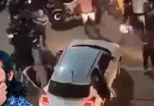 बजरंग दल नेता की हत्या के बाद तनाव- शहर में लगाया कर्फ्यू बजरंग दल नेता की हत्या के बाद तनाव- शहर में लगाया कर्फ्यू