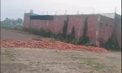 अवैध कॉलोनी पर चला बुलडोजर- बिना लेआउट चल रहा था निर्माण