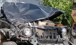 थार एवं टेंपो की आमने सामने की टक्कर में सड़क पर गिरे लोग डंपर ने रौंदे थार एवं टेंपो की आमने सामने की टक्कर में सड़क पर गिरे लोग डंपर ने रौंदे