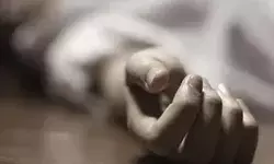 सामूहिक सुसाइड- महिला ने तीन बेटियों के साथ फांसी लगाकर दी जान सामूहिक सुसाइड- महिला ने तीन बेटियों के साथ फांसी लगाकर दी जान