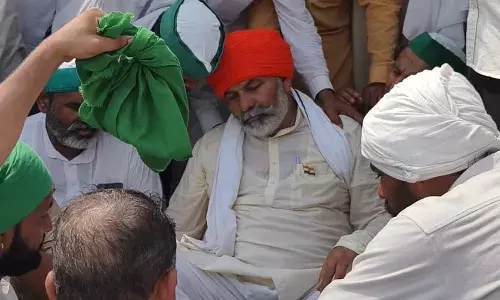 किसान महापंचायत में राकेश टिकैत की बिगड़ी तबीयत- ले जाया गया हॉस्पिटल