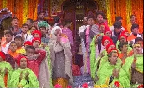 खुले बद्रीनाथ धाम के कपाट- महिलाओं ने गए लोकगीत खुले बद्रीनाथ धाम के कपाट- महिलाओं ने गए लोकगीत