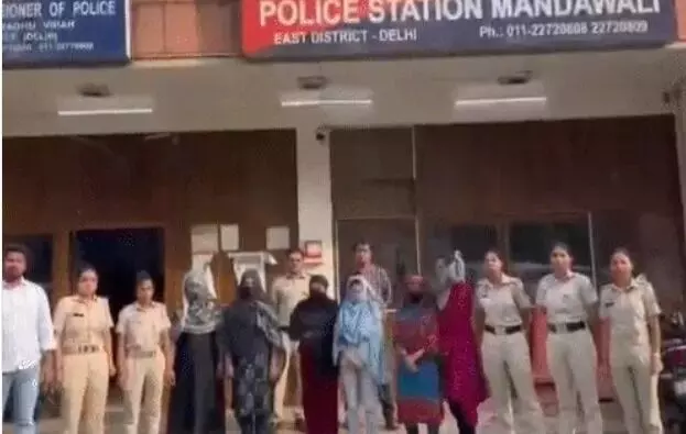 बांग्लादेश से आकर रह रही आधा दर्जन महिलाएं हिरासत में- वापस... बांग्लादेश से आकर रह रही आधा दर्जन महिलाएं हिरासत में- वापस...